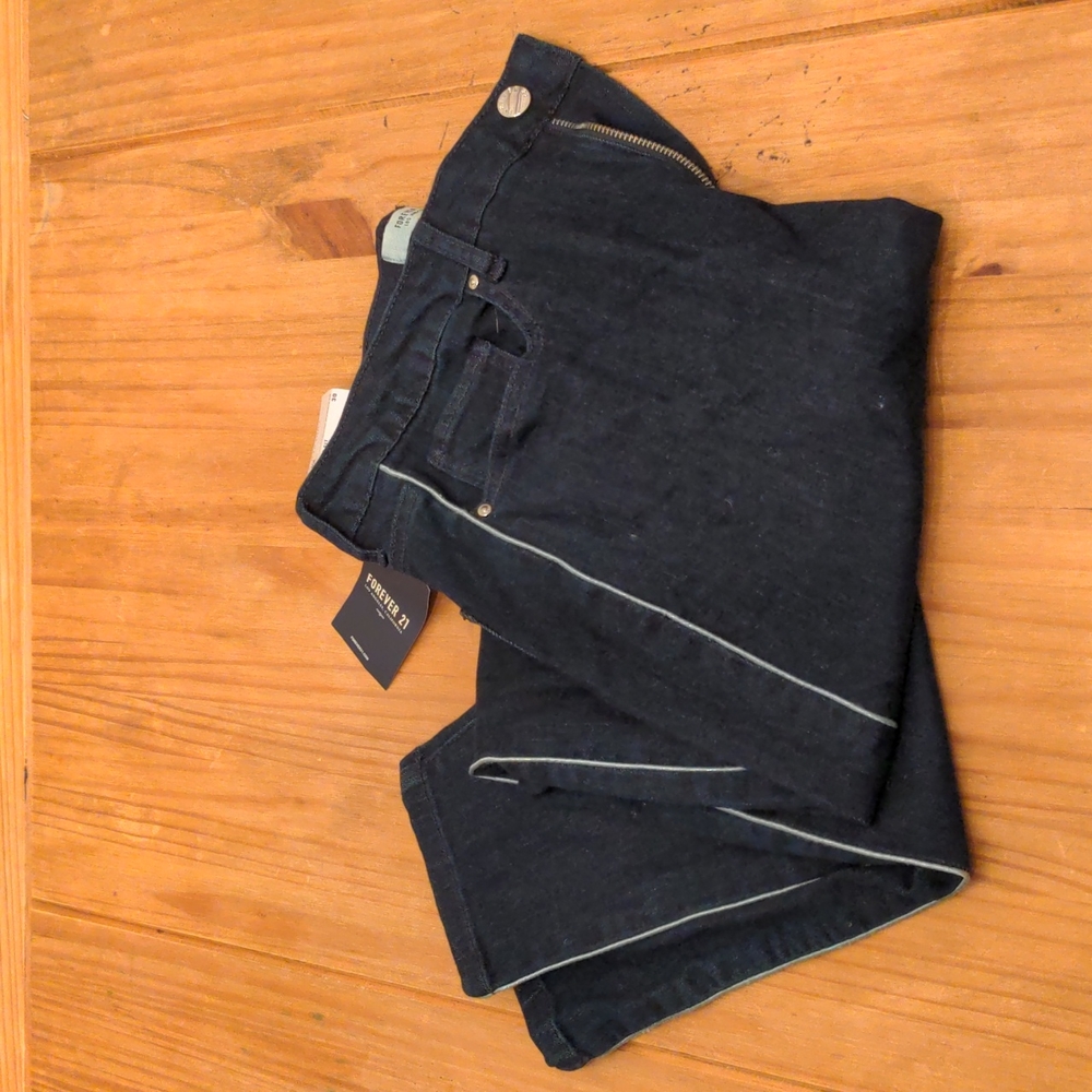 NWT Forever 21 Dark Denim Mid Rise Ankle Fit Jeans, Size 30